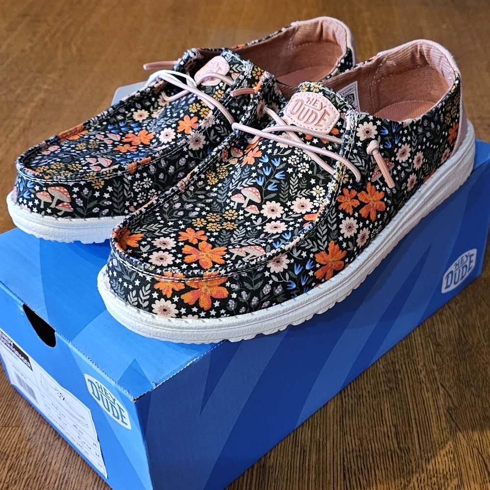 HEY DUDE WENDY FORAGER 🍄